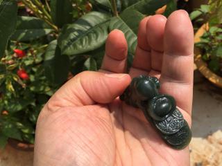 顶级,无杂质,新疆和田玉青玉猴子坠子